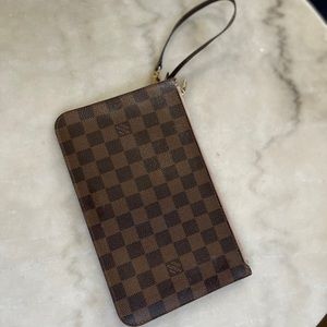 Louis Vuitton Neverfull clutch